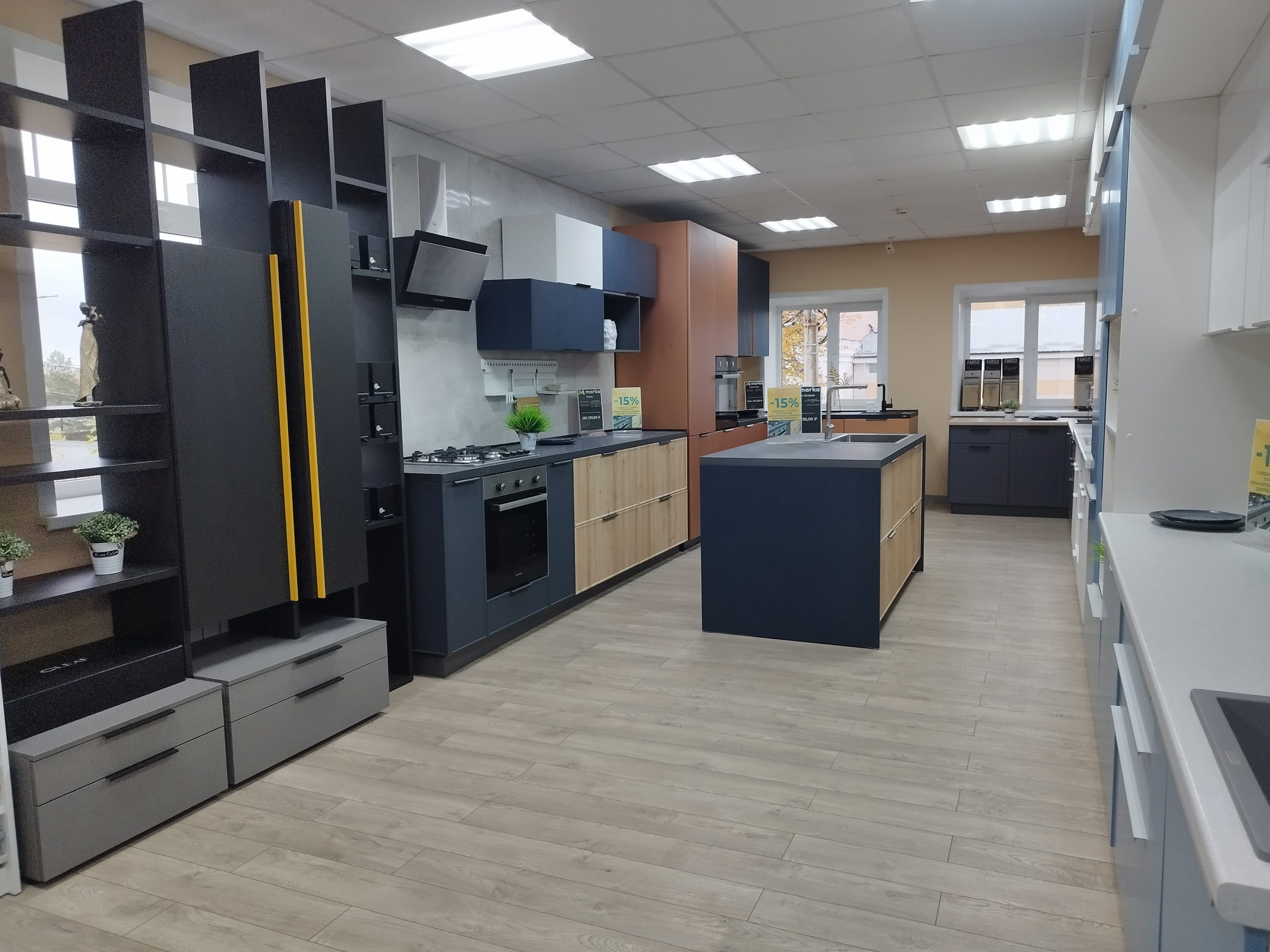 Современная кухня Vivat на заказ в экспозиции магазина ЭлитДизайн Рыбинск